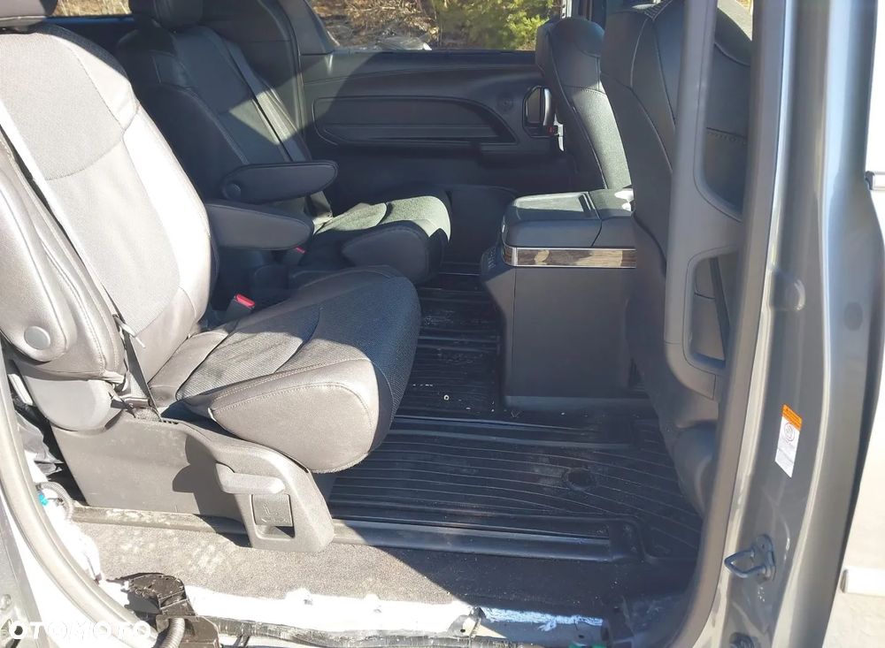Toyota Sienna - 11