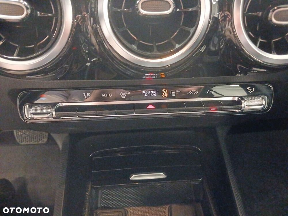 Mercedes-Benz GLA 180 d - 13