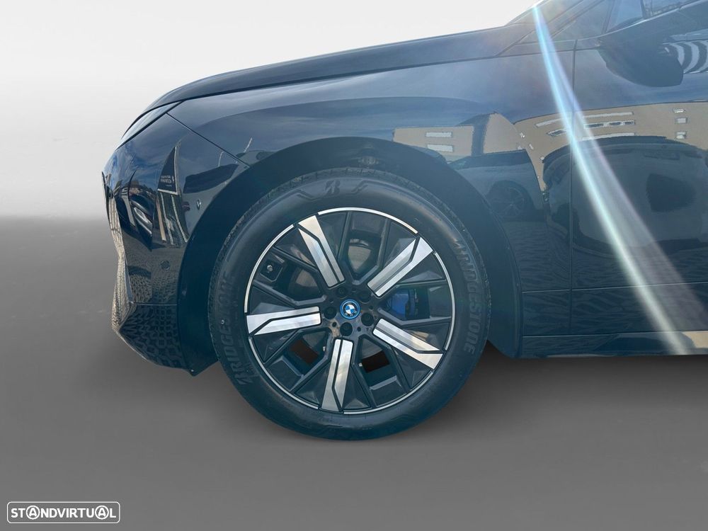 BMW iX xDrive 40 Pack Desportivo - 14