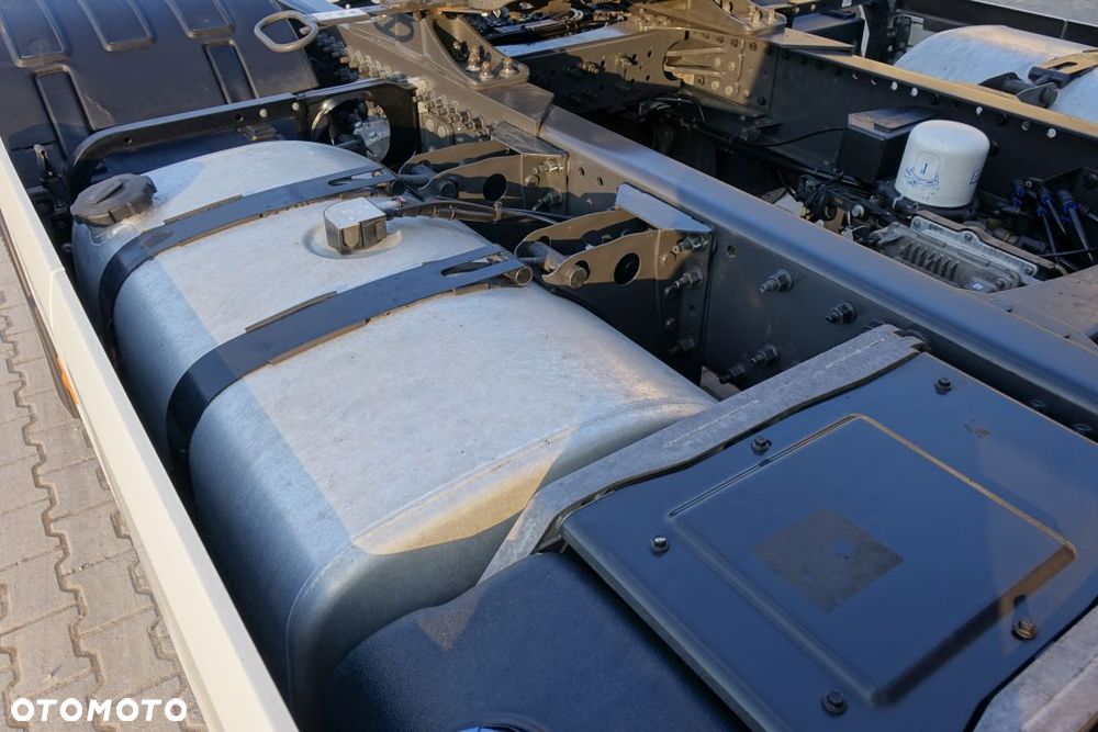 Volvo FH 500 GLOBETROTTER / I-SAVE / STANDARD / AUTOMAT / EURO 6 / KLIMATYZACJA POSTOJOWA / LODÓWKA / LED / NAVI / 2 ZBIORNIKI - 17