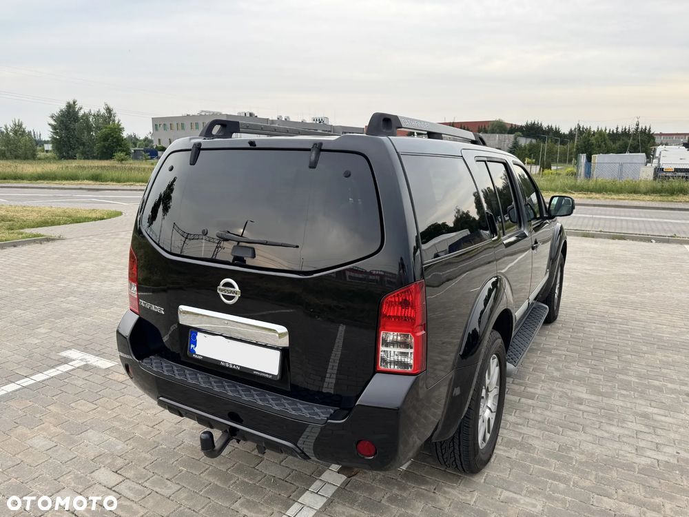 Nissan Pathfinder - 2