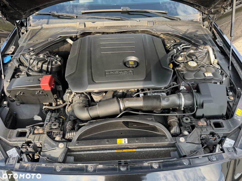 Jaguar XE 2.0 D AWD Prestige - 36