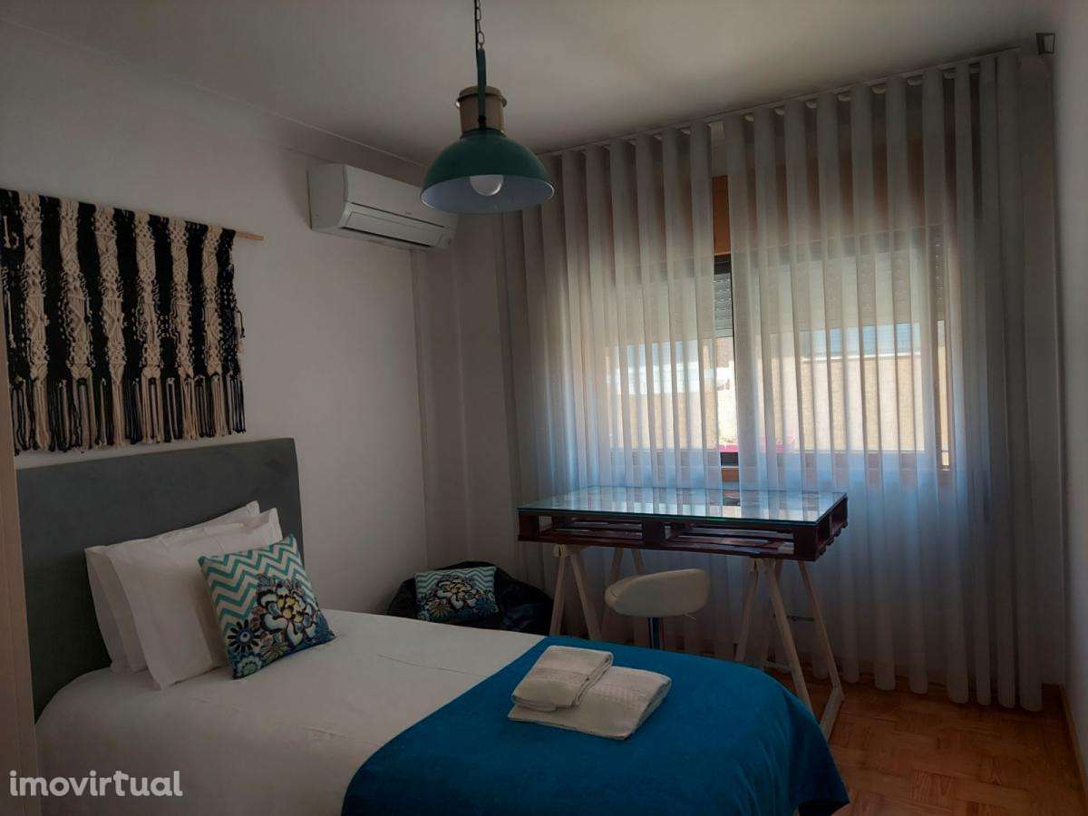 Quarto - localizado em Santa Marinha Porto - Grande imagem: 5/21