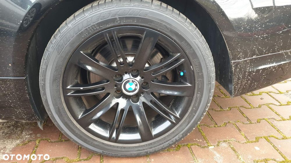 BMW Seria 6 650 i - 12