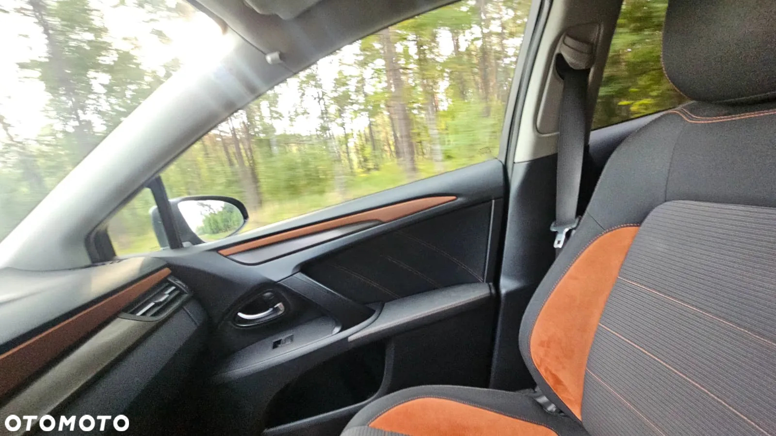 Toyota Avensis 2.0 D-4D Premium - 2