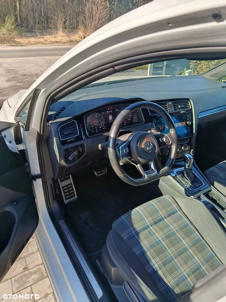 Volkswagen Golf - 39