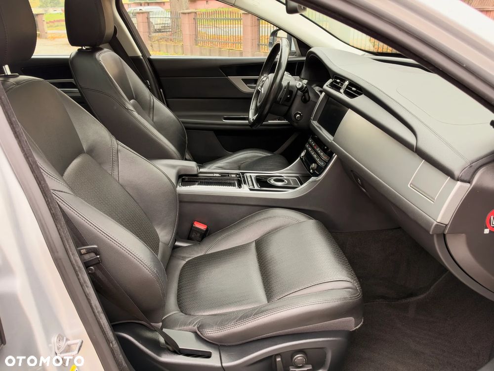 Jaguar XF 3.0 TDV6 300 Sport - 40