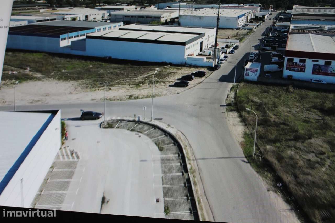 Armazém 300 m² em Alhos Vedros para arrendar - Grande imagem: 2/2