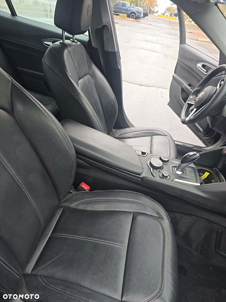 Alfa Romeo Giulia - 9