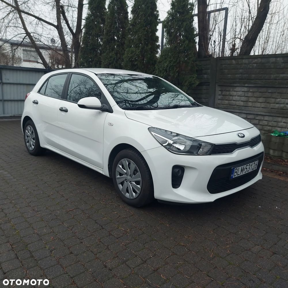 Kia Rio 1.2 L - 1