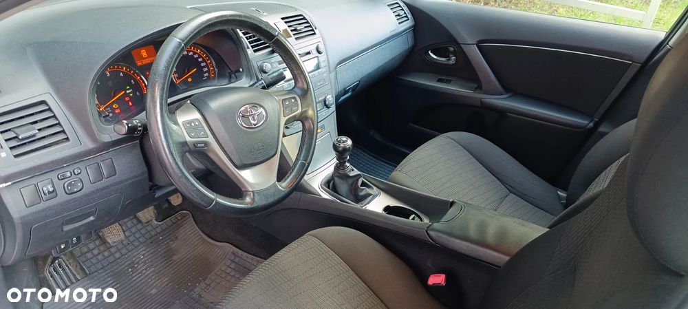 Toyota Avensis 2.0 D-4D Luna - 11