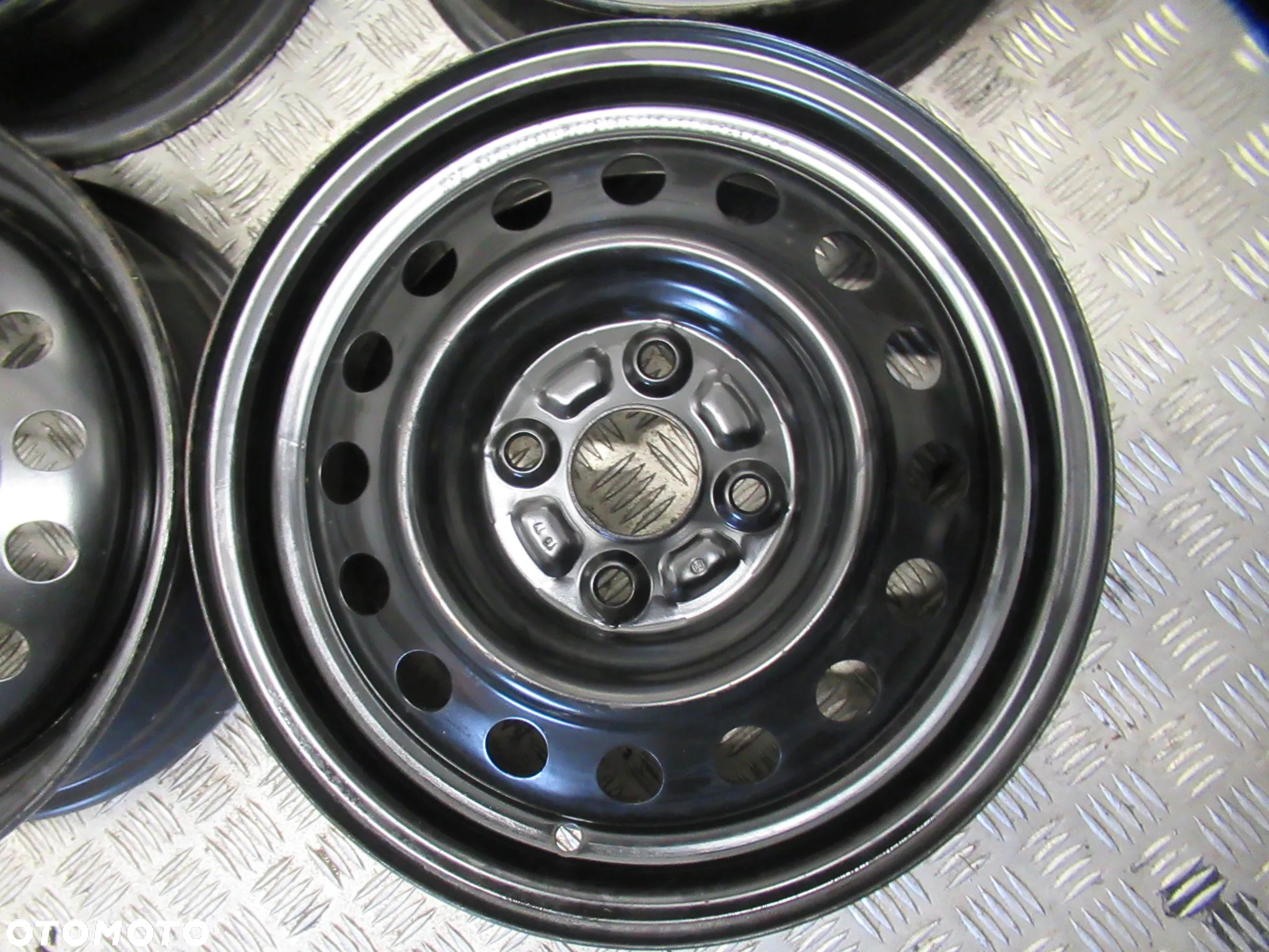 Felgi Toyota Yaris Aygo IQ Suzuki Baleno Ignis Alto 4,5Jx14 et45 4x100 - 2