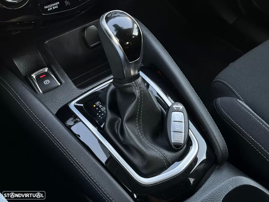 Nissan Qashqai 1.3 DIG-T N-Connecta DCT - 10