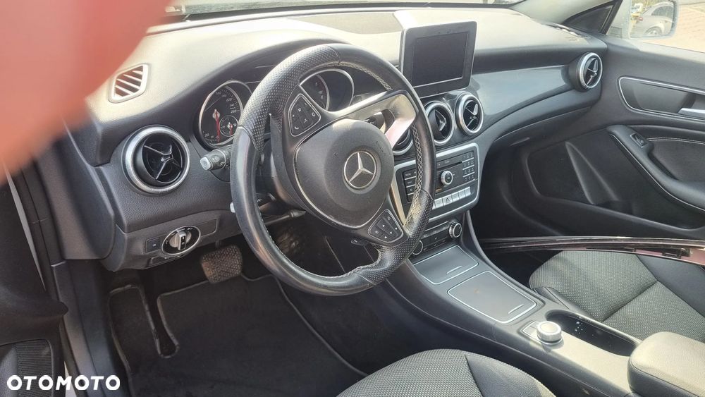 Mercedes-Benz CLA 200 d 7G-DCT UrbanStyle Edition - 29