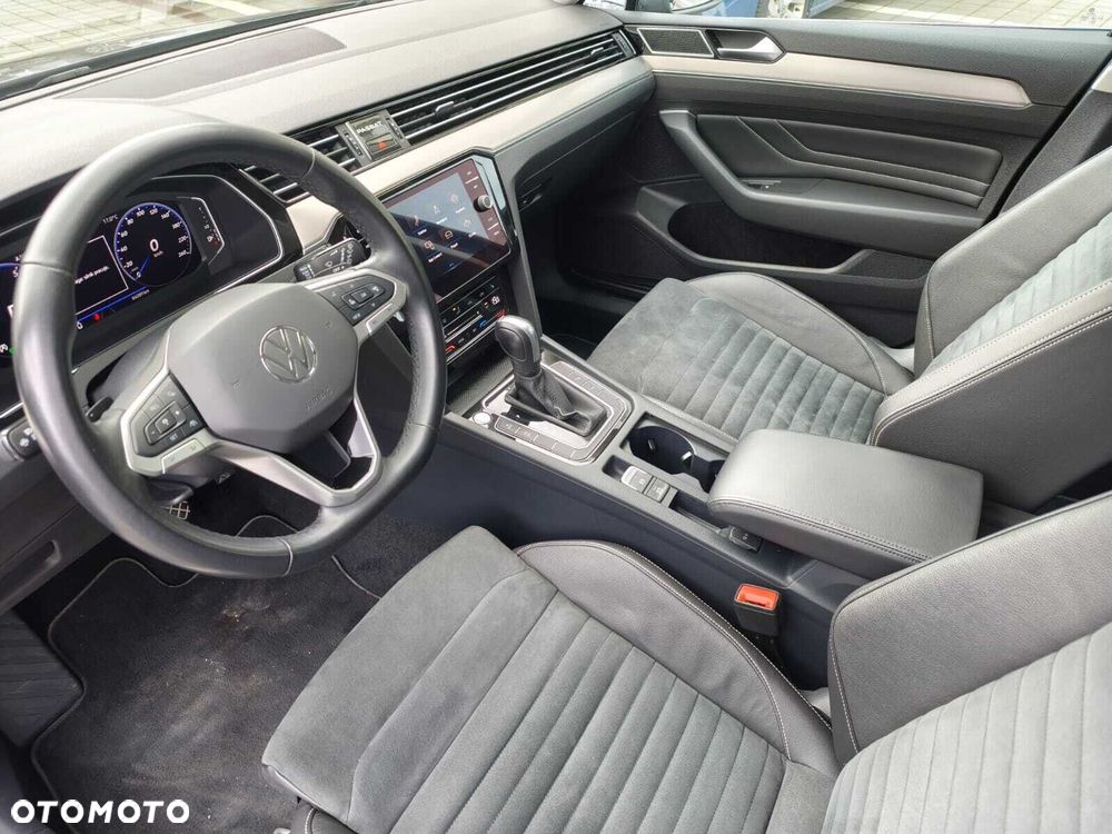 Volkswagen Passat Variant 2.0 TSI Elegance DSG - 9