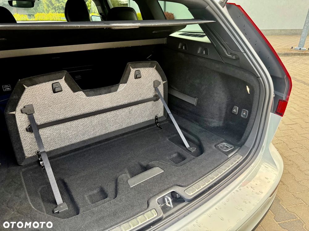 Volvo V60 D4 R-Design - 14