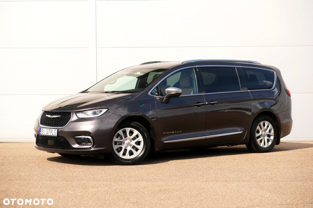 Chrysler Pacifica - 2
