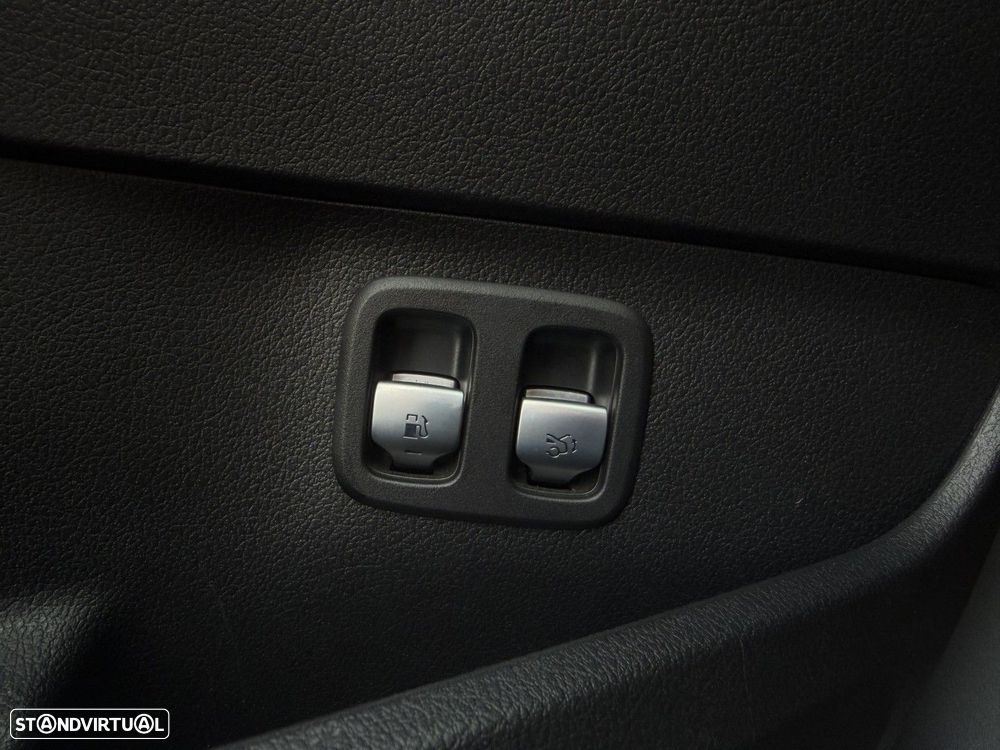 Mercedes-Benz C 300 e T 9G-TRONIC AMG Line — fotografia 24