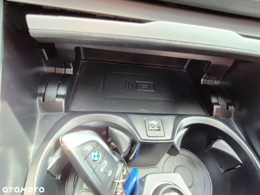 BMW Seria 3 320i Sport Line - 30