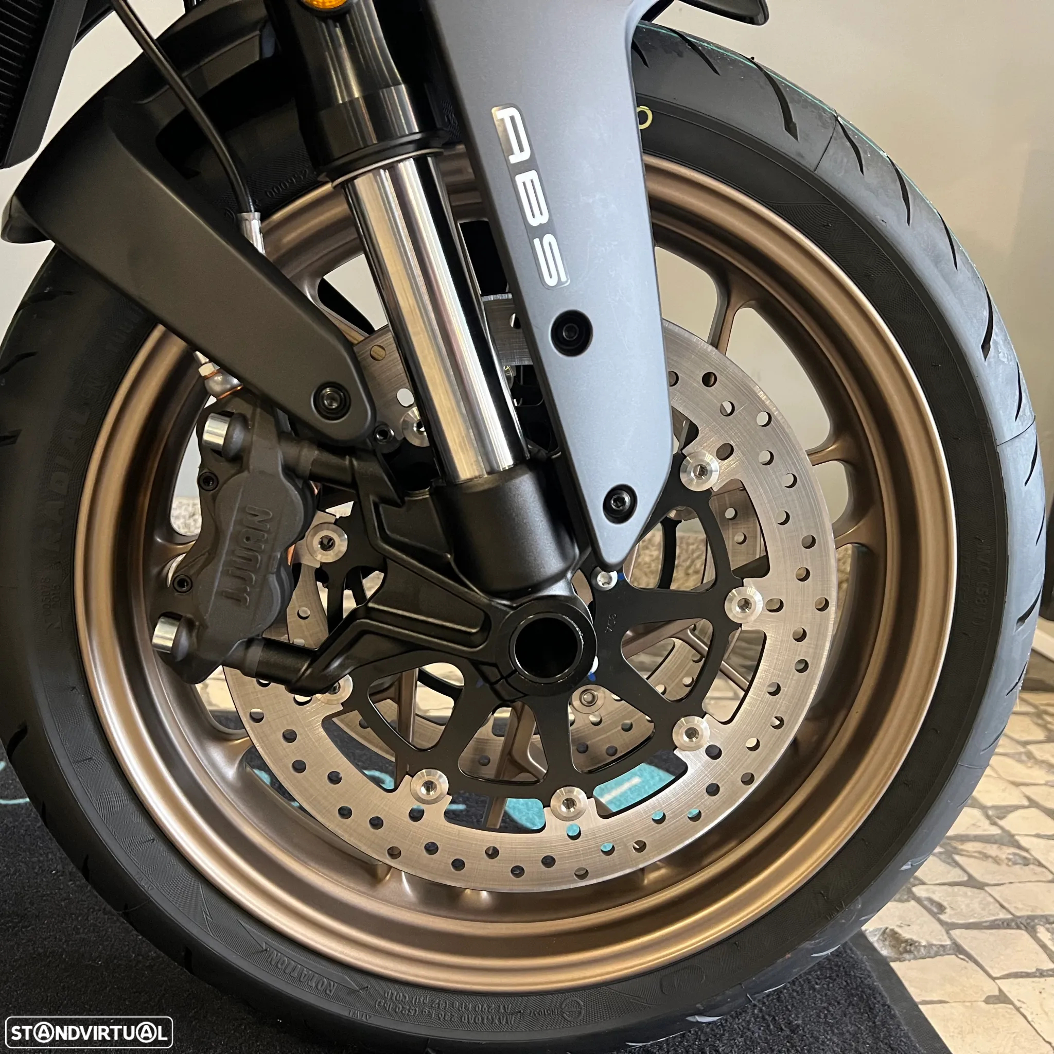 CF Moto 800NK - 4