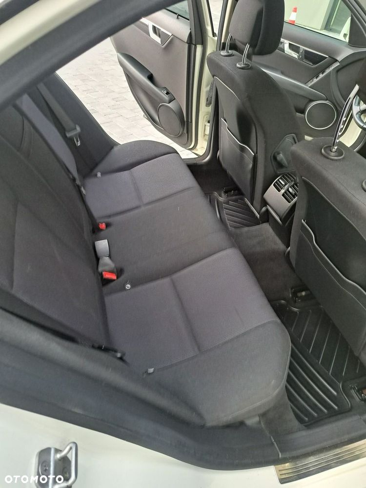 Mercedes-Benz Klasa C 180 BlueEFFICIENCY 7G-TRONIC - 18