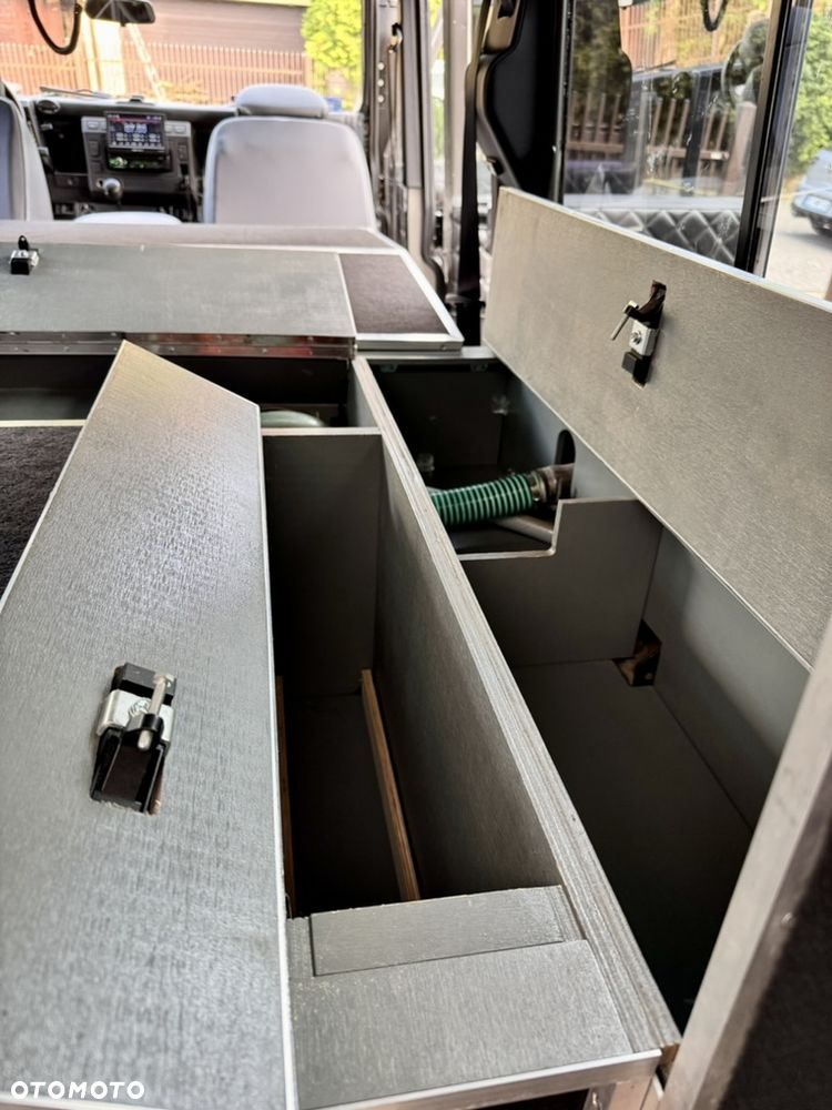 Land Rover Defender 2.5 TDI - 17