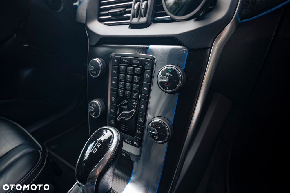 Volvo V40 D4 Geartronic RDesign - 34