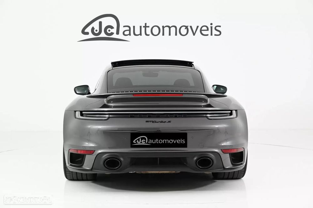 Porsche 911 (992) - 8