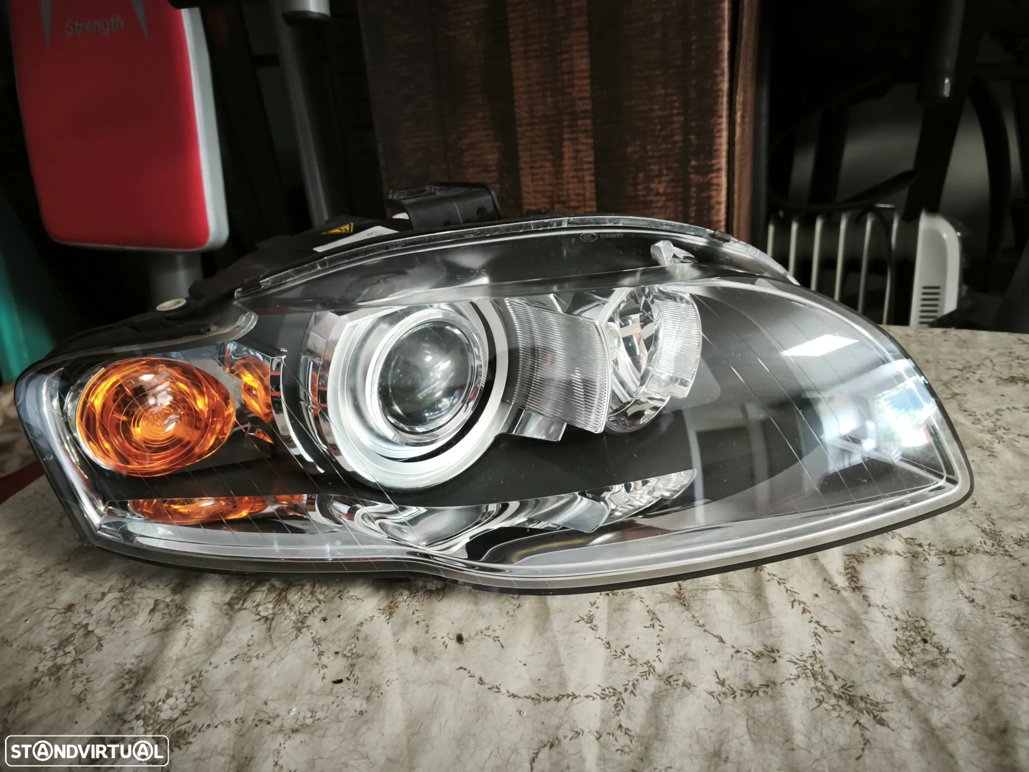 Farol direito bi-xenon Audi A4 B7 pisca laranja - 1