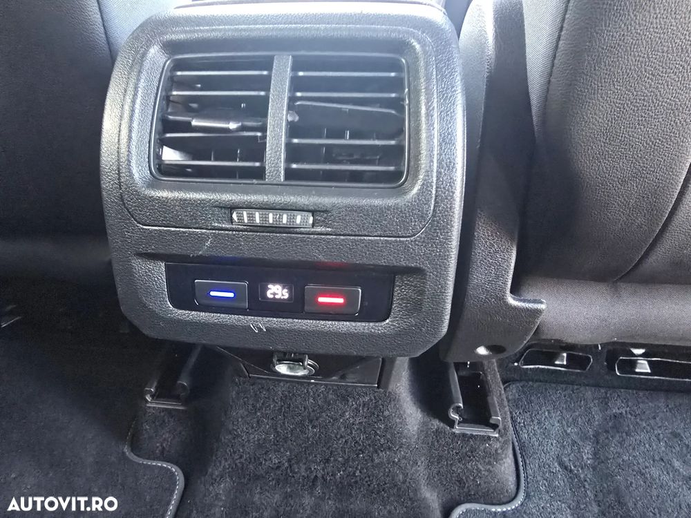 Volkswagen Touran - 32