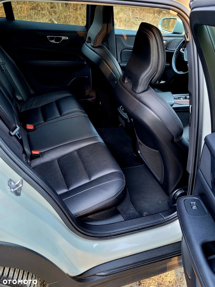 Volvo V60 Cross Country D4 AWD - 23