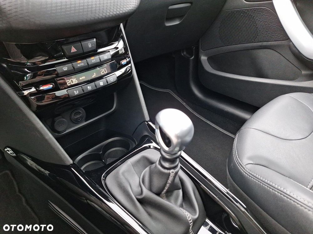 Peugeot 2008 1.2 Pure Tech Allure S&S - 21