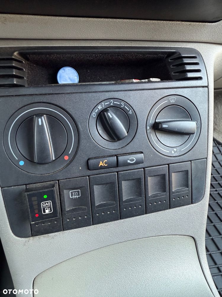 Volkswagen Polo 1.4 16V Trendline - 30