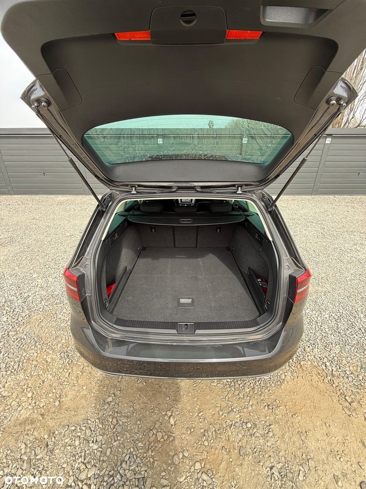 Volkswagen Passat - 19