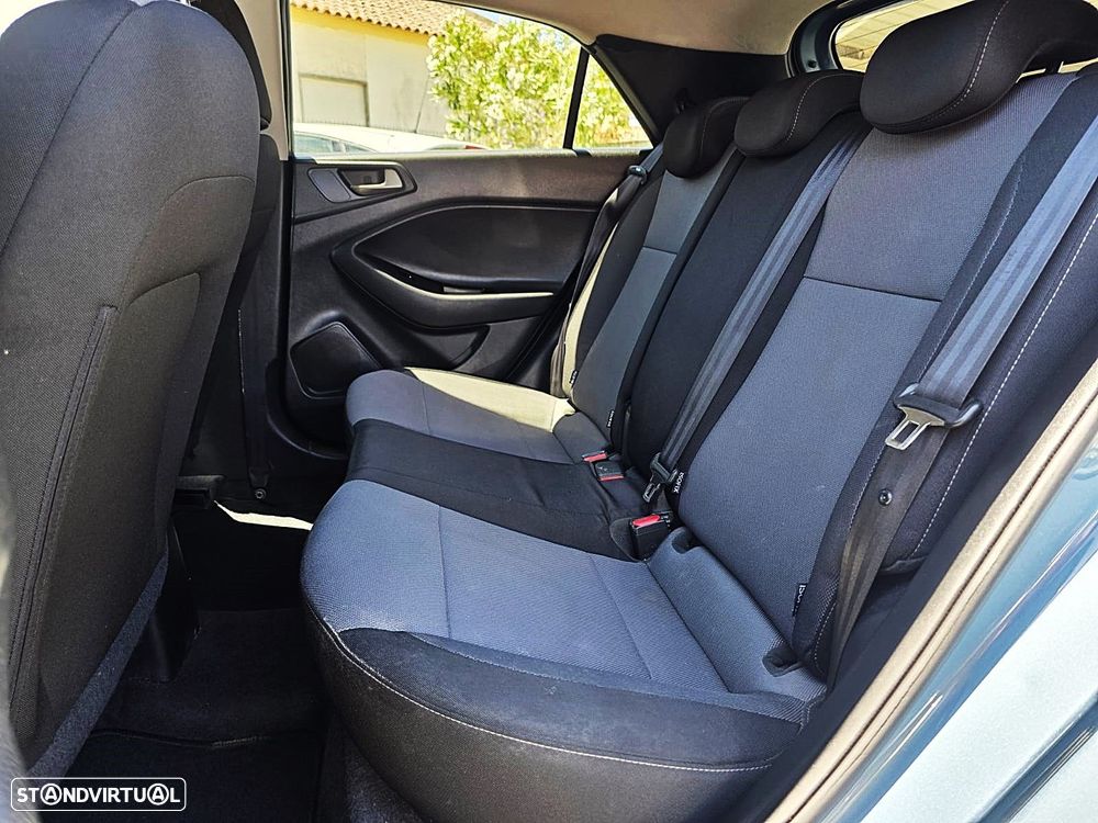 Hyundai i20 1.1 CRDi Access+Bluetooth+Comandos no Volante - 11