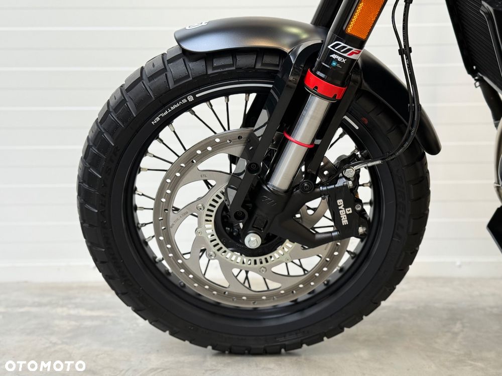 Husqvarna Svartpilen - 25