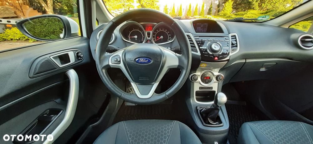 Ford Fiesta - 25