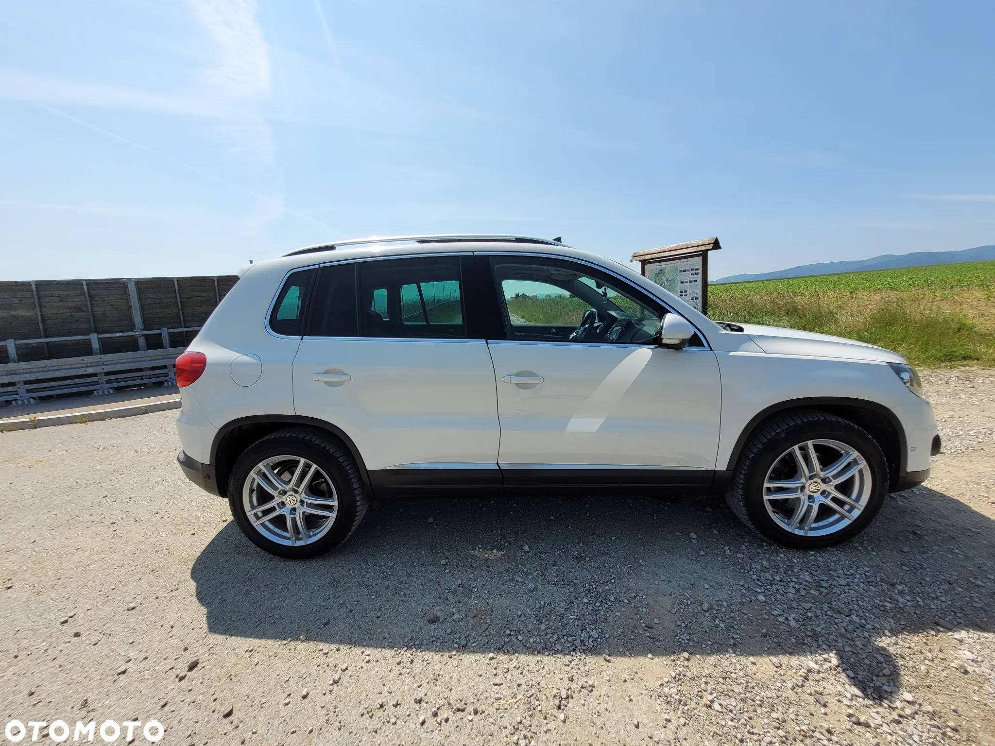 Volkswagen Tiguan 2.0 TDI DPF BlueMotion Technology Exclusive - 16