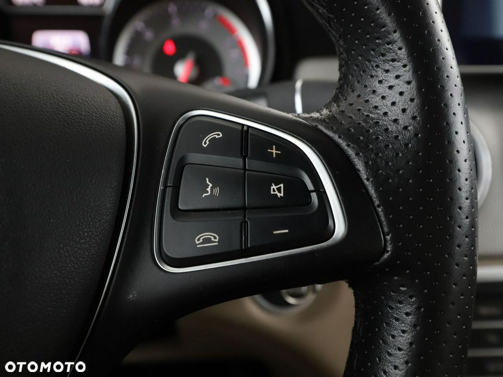 Mercedes-Benz CLA 200 7G-DCT Urban - 30
