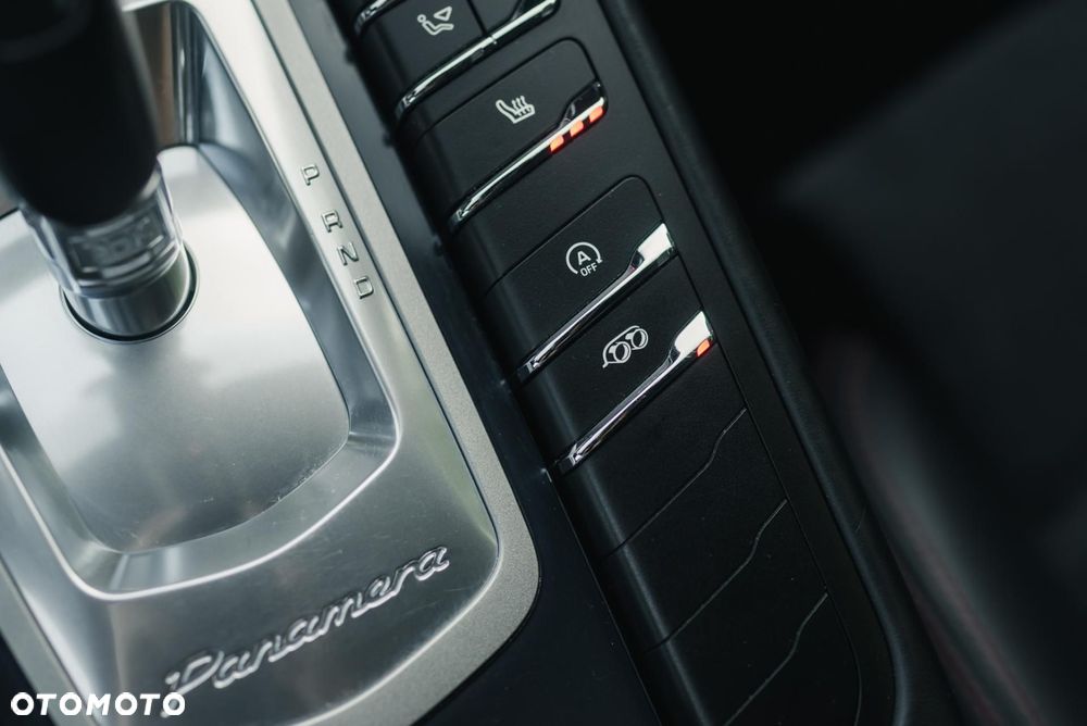 Porsche Panamera - 24