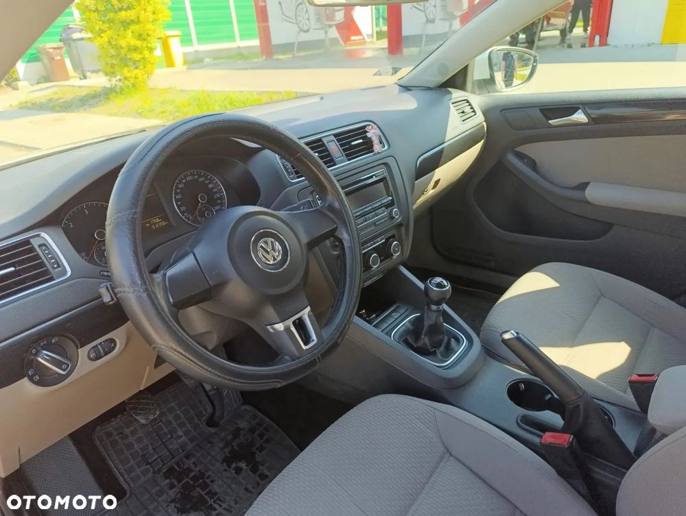 Volkswagen Jetta 1.6 TDI Comfortline - 11
