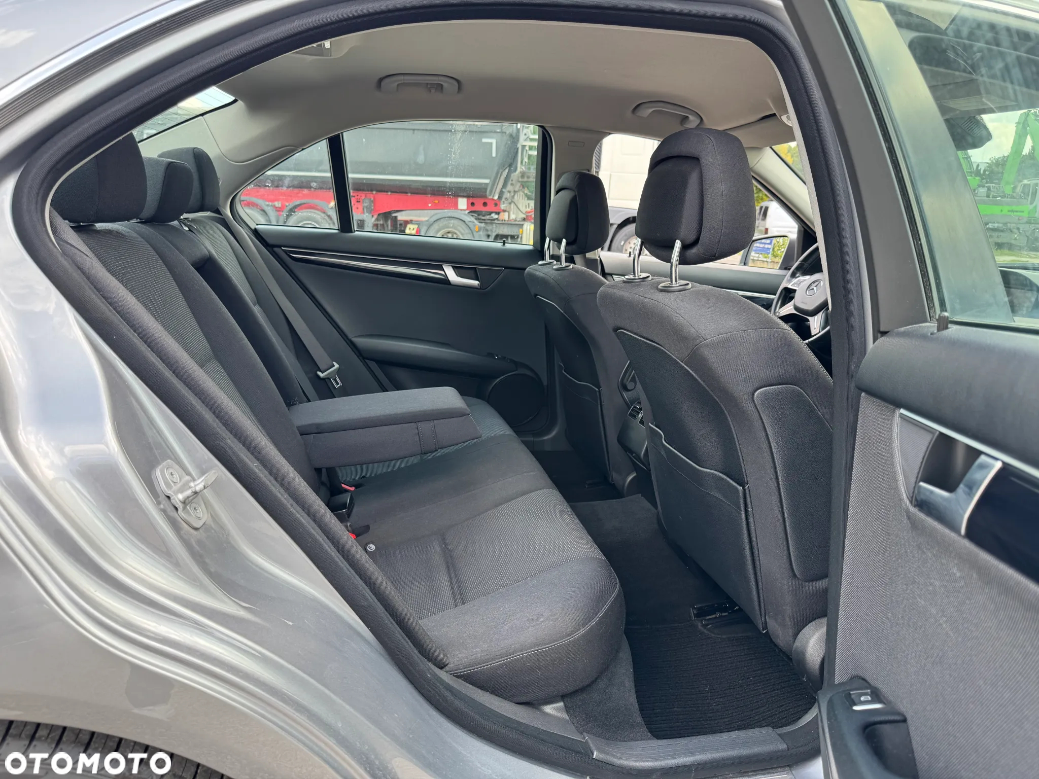 Mercedes-Benz Klasa C 180 BlueEFFICIENCY Elegance - 25