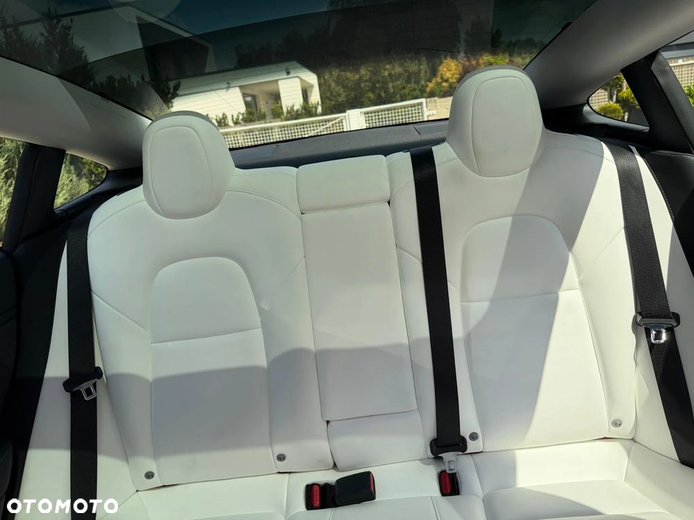 Tesla Model 3 - 16