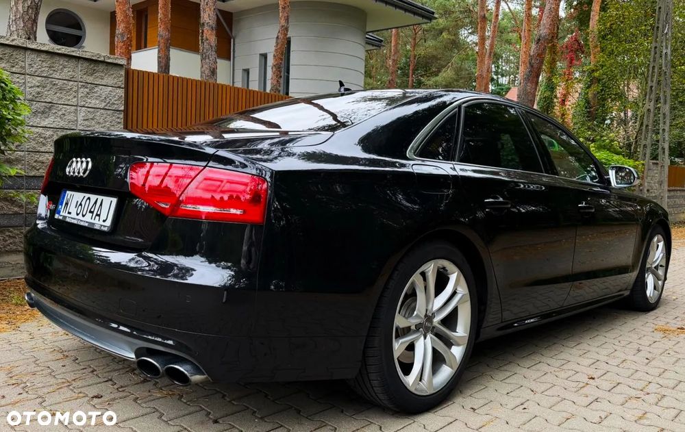 Audi S8 - 25