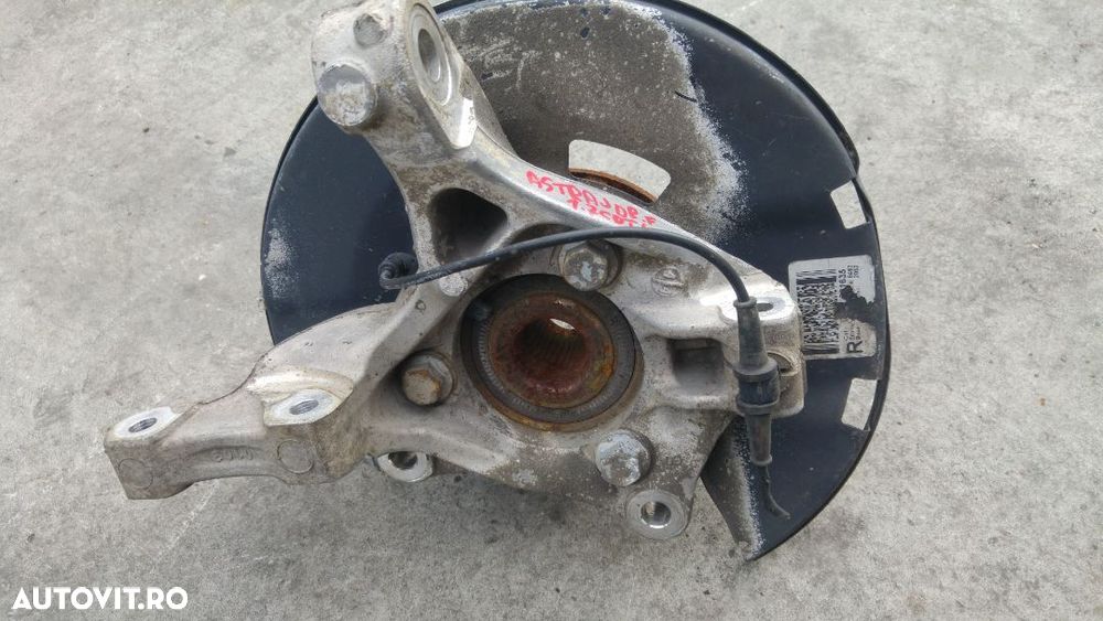 fuzeta dreapta fata opel astra j 1.7cdti - 1