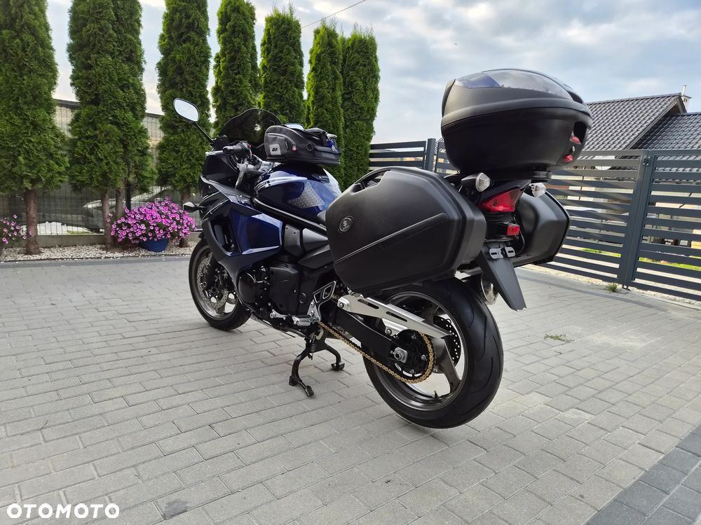 Suzuki GSX - 13