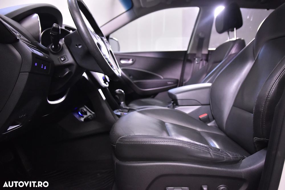 Hyundai Grand Santa Fe - 24