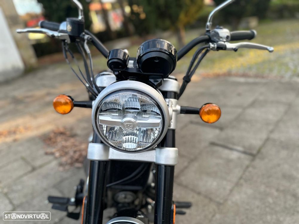 Royal Enfield Super Meteor 650 - 13