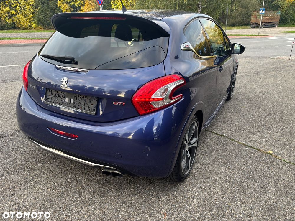 Peugeot 208 1.6 THP GTi - 11