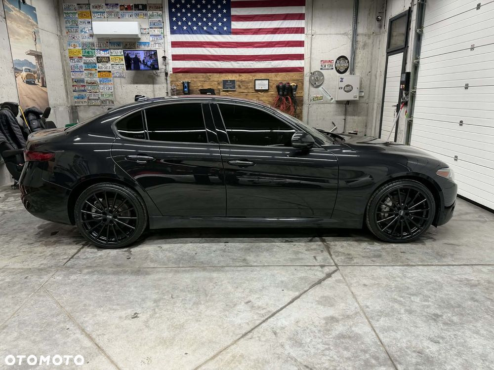 Alfa Romeo Giulia 2.0 Turbo 16V AT8-Q4 Ti - 8